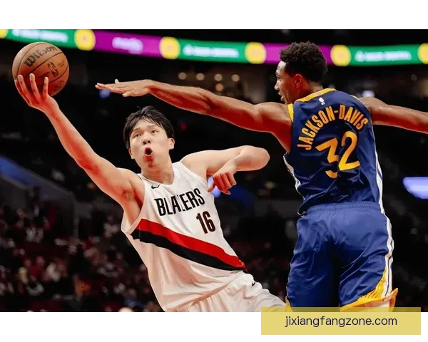 以斯普利特盛赞杨瀚森持续进步高位策应组织能力出众带动球队进攻