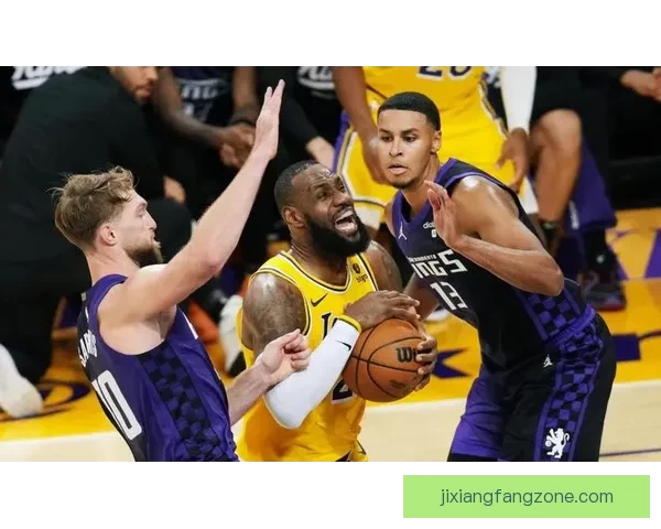 布朗尼背靠背连胜带领南湾湖人13战全胜 雷迪克称赞其努力表现